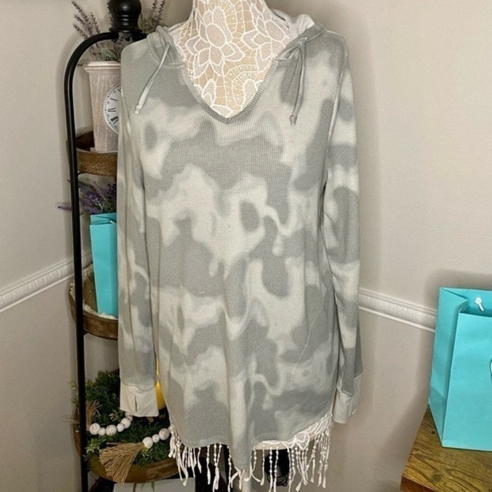 🌸Q18 - Belle by Kim Gravel Tunic🩶
